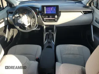 2023 Toyota Corolla Cross L z VIN 7MUAAAAG4PV060069, wystawiony jako Copart lot #51700565 z przebiegiem 20 324 mil mil oraz Szkoda całkowita • Salvage title. Historia ofert i sprzedaży dostępna na DreamBid. Obrazek 8.