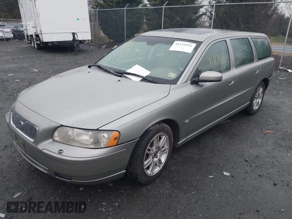 2006 Volvo V70 2.4L with VIN YV1SW640X62590834, listed as a IAAI auction lot 41113922 with 253,254 mi miles. Bid and sale history available at carsss.com. Image 17.