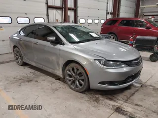 2015 Chrysler 200 S with VIN 1C3CCCBG2FN700683, listed as a IAAI auction lot 41124987 with 98,724 mi miles. Bid and sale history available at carsss.com. Image 1.