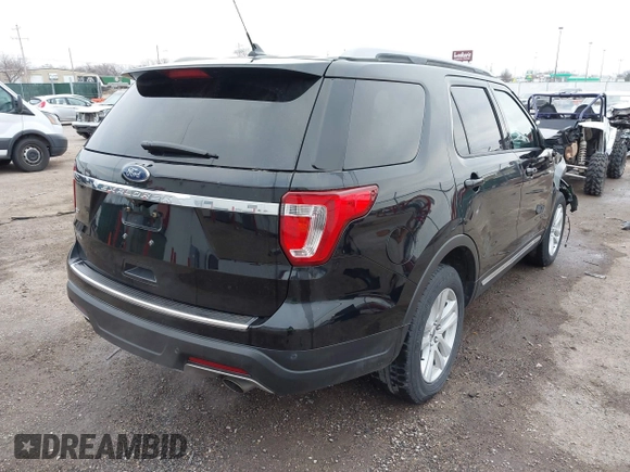 2018 Ford Explorer XLT z VIN 1FM5K7D8XJGA19202, wystawiony jako IAAI lot #41211513 z przebiegiem 120 407 mil mil oraz . Historia ofert i sprzedaży dostępna na DreamBid. Obrazek 4.