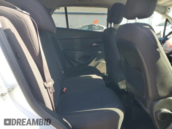 2020 Chevrolet Trax LS z VIN 3GNCJNSB8LL129446, wystawiony jako Copart lot #56025605 z przebiegiem 41 326 mil mil oraz Czysty tytuł • Clean title. Historia ofert i sprzedaży dostępna na DreamBid. Obrazek 11.