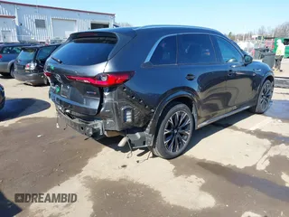 2024 Mazda CX-90 S Premium z VIN JM3KKDHC8R1112049, wystawiony jako IAAI lot #41537522 z przebiegiem 37 522 mil mil oraz . Historia ofert i sprzedaży dostępna na DreamBid. Obrazek 4.