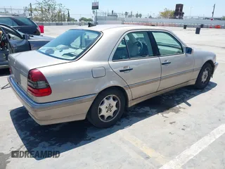 2000 Mercedes-Benz C 230 Kompressor с VIN WDBHA24G1YA812740, выставлен на аукционе IAAI как лот 42655424 с пробегом 227 815 миль миль и . История ставок и продаж доступна на DreamBid. Изображение 4.