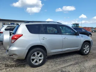 2007 Toyota RAV4 Limited z VIN JTMBD31V075067431, wystawiony jako Copart lot #56770595 z przebiegiem 137 073 mil mil oraz Szkoda całkowita • Salvage title. Historia ofert i sprzedaży dostępna na DreamBid. Obrazek 3.