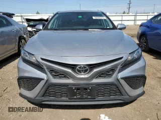 2022 Toyota Camry SE z VIN 4T1G11AK7NU633060, wystawiony jako Copart lot #58509575 z przebiegiem 208 372 mil mil oraz Czysty tytuł • Clean title. Historia ofert i sprzedaży dostępna na DreamBid. Obrazek 5.