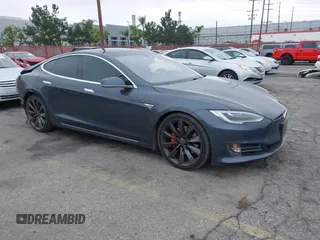 2016 Tesla Model S 90D z VIN 5YJSA1E45GF143853, wystawiony jako IAAI lot #42097333 z przebiegiem 86 672 mil mil oraz . Historia ofert i sprzedaży dostępna na DreamBid. Obrazek 1.