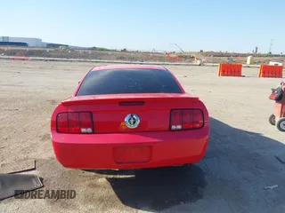 2007 Ford Mustang Deluxe z VIN 1ZVFT80N875370716, wystawiony jako IAAI lot #42006779 z przebiegiem 149 895 mil mil oraz . Historia ofert i sprzedaży dostępna na DreamBid. Obrazek 16.