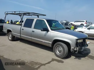 2000 Chevrolet Silverado 3500 z VIN 1GCGC33J0YF423603, wystawiony jako IAAI lot #42442765 z przebiegiem 116 758 mil mil oraz . Historia ofert i sprzedaży dostępna na DreamBid. Obrazek 1.