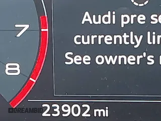 2020 Audi Q3 Premium z VIN WA1AECF32L1061271, wystawiony jako IAAI lot #42038795 z przebiegiem 23 902 mil mil oraz . Historia ofert i sprzedaży dostępna na DreamBid. Obrazek 16.