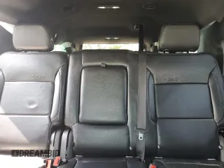 2023 Chevrolet Suburban LT z VIN 1GNSKCKD4PR204186, wystawiony jako Copart lot #57835905 z przebiegiem 59 858 mil mil oraz Czysty tytuł • Clean title. Historia ofert i sprzedaży dostępna na DreamBid. Obrazek 10.