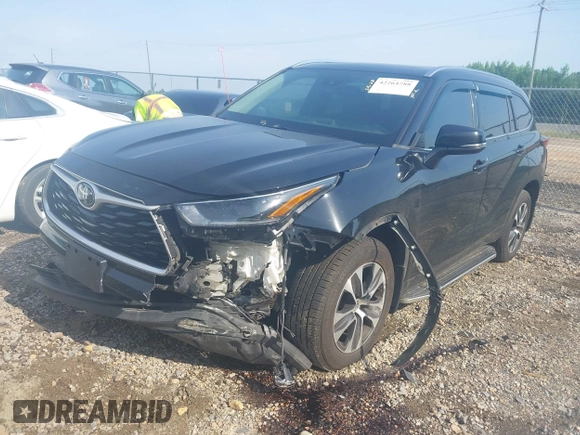 2021 Toyota Highlander XLE with VIN 5TDHZRBH3MS523919, listed as a IAAI auction lot 42264788 with 175,450 mi miles and . Bid and sale history available at DreamBid. Image 2.