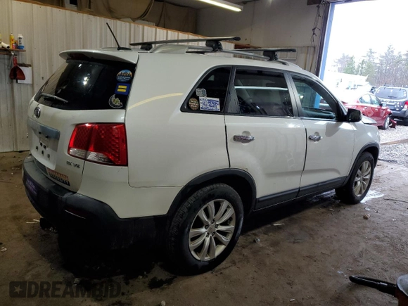 2011 Kia Sorento EX z VIN 5XYKU4A27BG136191, wystawiony jako Copart lot #52979995 z przebiegiem 209 280 mil mil oraz Szkoda całkowita • Salvage title. Historia ofert i sprzedaży dostępna na DreamBid. Obrazek 3.