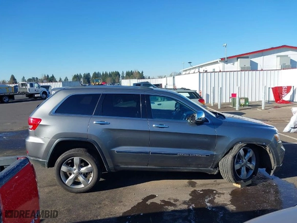2013 Jeep Grand Cherokee Overland Summit with VIN 1C4RJFCT7DC585841, listed as a IAAI auction lot 41401170 with 122,719 mi miles. Bid and sale history available at carsss.com. Image 13.
