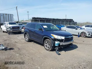 2014 Toyota Highlander XLE z VIN 5TDJKRFHXES053566, wystawiony jako IAAI lot #42070097 z przebiegiem 122 750 mil mil oraz . Historia ofert i sprzedaży dostępna na DreamBid. Obrazek 1.