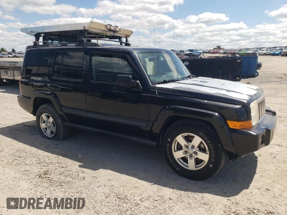 2008 Jeep Commander Sport z VIN 1J8HG48K38C180234, wystawiony jako Copart lot #55959325 z przebiegiem 198 459 mil mil oraz Szkoda całkowita • Salvage title. Historia ofert i sprzedaży dostępna na DreamBid. Obrazek 4.