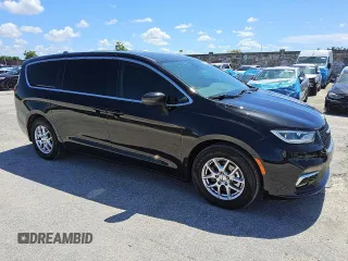 2023 Chrysler Pacifica Touring L with VIN 2C4RC1BGXPR505400, listed as a Copart auction lot 61940455 with 78,545 mi miles and Clean title. Bid and sale history available at DreamBid. Image 4.