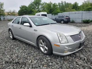 2008 Cadillac STS RWD z VIN 1G6DK67V880159279, wystawiony jako Copart lot #55487375 z przebiegiem 73 341 mil mil oraz Szkody całkowita. Historia ofert i sprzedaży dostępna na DreamBid. Obrazek 4.
