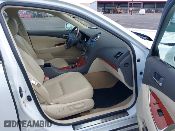 2011 Lexus ES 330 with VIN JTHBK1EG9B2418495, listed as a IAAI auction lot 40247075 with 14,891 mi miles and . Bid and sale history available at carsss.com. Image 5.