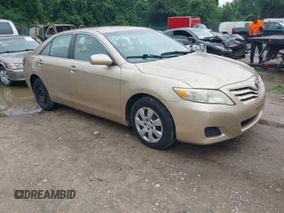 2011 Toyota Camry LE z VIN 4T1BF3EK0BU148014, wystawiony jako IAAI lot #42543501 z przebiegiem 138 976 mil mil oraz . Historia ofert i sprzedaży dostępna na DreamBid. Obrazek 1.