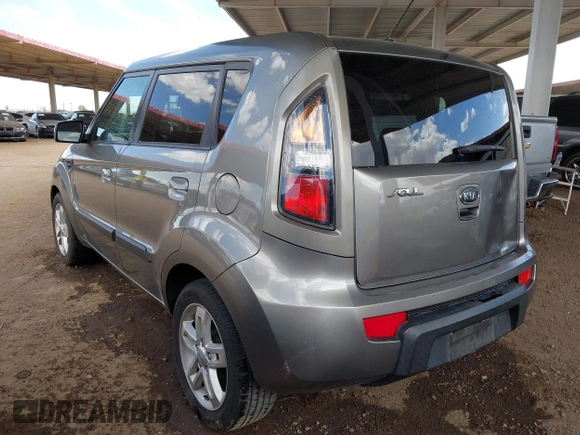 2010 Kia Soul + with VIN KNDJT2A28A7163141, listed as a IAAI auction lot 42035132 with 211,661 mi miles. Bid and sale history available at carsss.com. Image 3.