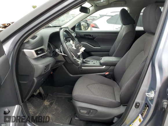 2022 Toyota Highlander LE z VIN 5TDZZRAH7NS101157, wystawiony jako Copart lot #58415605 z przebiegiem 29 941 mil mil oraz Szkoda całkowita • Salvage title. Historia ofert i sprzedaży dostępna na DreamBid. Obrazek 7.