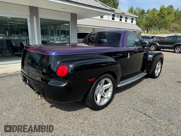 2004 Chevrolet SSR LS z VIN 1GCES14P74B108168, wystawiony jako Copart lot #70905024 z przebiegiem 97 364 mil mil oraz Czysty tytuł • Clean title. Historia ofert i sprzedaży dostępna na DreamBid. Obrazek 4.