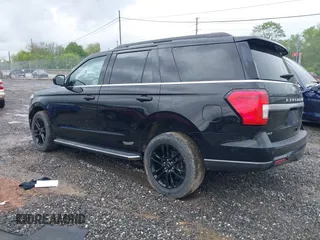 2022 Ford Expedition XLT z VIN 1FMJU1JT2NEA09523, wystawiony jako IAAI lot #42113474 z przebiegiem 52 622 mil mil oraz . Historia ofert i sprzedaży dostępna na DreamBid. Obrazek 3.
