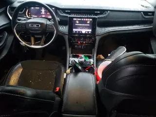 2023 Jeep Grand Cherokee Altitude z VIN 1C4RJGAG0PC629839, wystawiony jako Copart lot #41380015 z przebiegiem 19 540 mil mil oraz Szkoda całkowita • Salvage title. Historia ofert i sprzedaży dostępna na DreamBid. Obrazek 8.