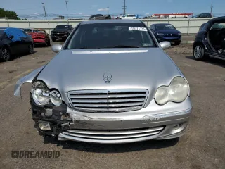 2005 Mercedes-Benz C 240 z VIN WDBRF81J75F604725, wystawiony jako Copart lot #59371735 z przebiegiem 120 834 mil mil oraz Szkoda całkowita • Salvage title. Historia ofert i sprzedaży dostępna na DreamBid. Obrazek 5.