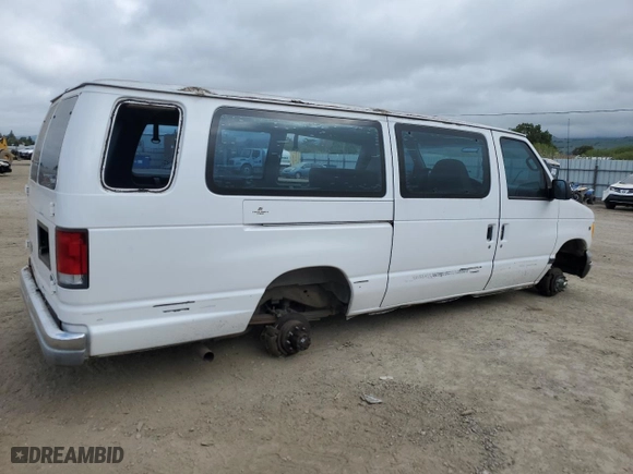 2001 Ford Econoline Wagon XL with VIN 1FBSS31L41HB19352, listed as a Copart auction lot 53101325 with 101,807 mi miles and Salvage Title. Bid and sale history available at carsss.com. Image 3.