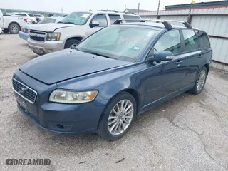 2010 Volvo V50 with VIN YV1382MW3A2540085, listed as a IAAI auction lot 41831999 with 137,173 mi miles. Bid and sale history available at carsss.com. Image 2.