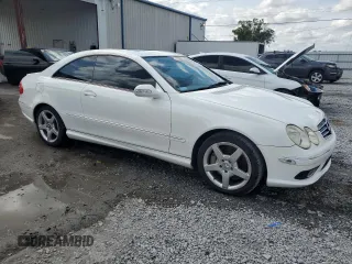 2005 Mercedes-Benz CLK 500 z VIN WDBTJ75J65F132140, wystawiony jako Copart lot #56175955 z przebiegiem 183 347 mil mil oraz Szkoda całkowita • Salvage title. Historia ofert i sprzedaży dostępna na DreamBid. Obrazek 4.