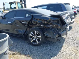 2020 Nissan Maxima SV z VIN 1N4AA6CV3LC374574, wystawiony jako IAAI lot #41954908 z przebiegiem 93 302 mil mil oraz . Historia ofert i sprzedaży dostępna na DreamBid. Obrazek 3.
