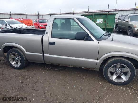 2000 Chevrolet S-10 LS with VIN 1GCCS14W2Y8168652, listed as a IAAI auction lot 41515733 with 263,672 mi miles. Bid and sale history available at carsss.com. Image 14.