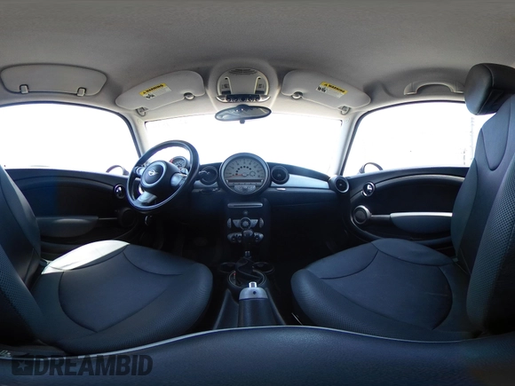 2008 MINI Hardtop z VIN WMWMF33528TT64971, wystawiony jako IAAI lot #42374839 z przebiegiem 119 385 mil mil oraz . Historia ofert i sprzedaży dostępna na DreamBid. Obrazek 20.