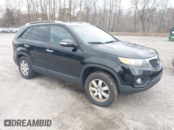 2013 Kia Sorento LX z VIN 5XYKT3A61DG414943, wystawiony jako IAAI lot #42093804 z przebiegiem 109 039 mil mil oraz . Historia ofert i sprzedaży dostępna na DreamBid. Obrazek 1.
