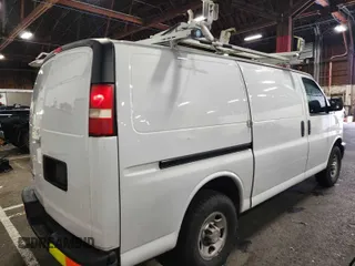 2013 Chevrolet Express Cargo z VIN 1GCWGFCA8D1141881, wystawiony jako IAAI lot #42728830 z przebiegiem 208 897 mil mil oraz . Historia ofert i sprzedaży dostępna na DreamBid. Obrazek 3.