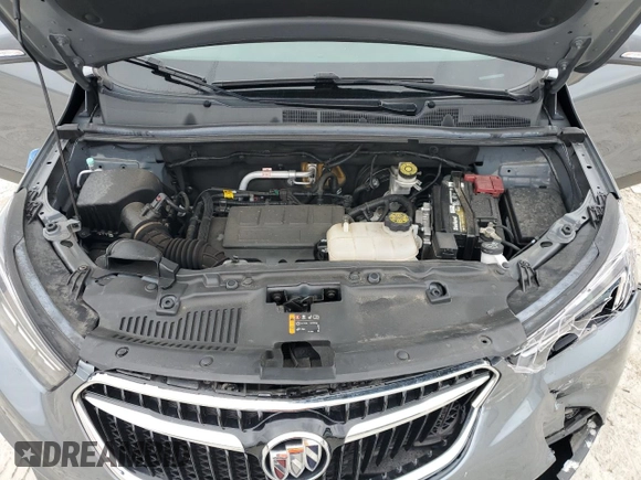 2020 Buick Encore Essence z VIN KL4CJGSB6LB047540, wystawiony jako Copart lot #48350565 z przebiegiem 40 156 mil mil oraz Nie do naprawy. Historia ofert i sprzedaży dostępna na DreamBid. Obrazek 13.