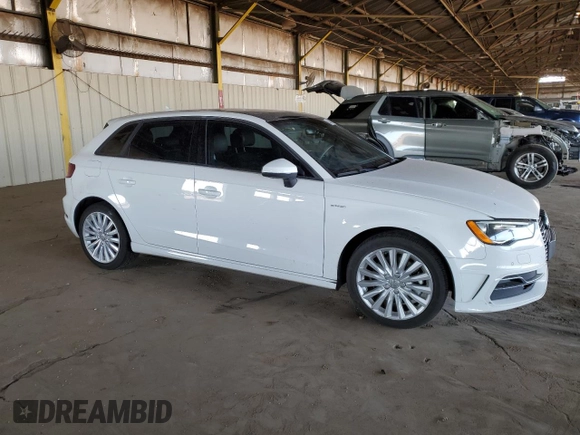 2016 Audi A3 e-tron Premium z VIN WAUUPBFF2GA100087, wystawiony jako Copart lot #43477445 z przebiegiem 95 019 mil mil oraz Czysty tytuł • Clean title. Historia ofert i sprzedaży dostępna na DreamBid. Obrazek 4.