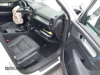2019 Volvo XC40 Momentum z VIN YV4AC2HK7K2107905, wystawiony jako IAAI lot #40556146 z przebiegiem Nie podano mil oraz . Historia ofert i sprzedaży dostępna na DreamBid. Obrazek 5.