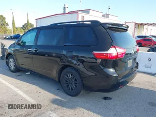 2017 Toyota Sienna XLE Auto Access Seat z VIN 5TDYZ3DC0HS876848, wystawiony jako IAAI lot #42141322 z przebiegiem 111 251 mil mil oraz . Historia ofert i sprzedaży dostępna na DreamBid. Obrazek 3.