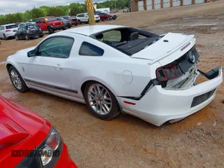 2014 Ford Mustang V6 с VIN 1ZVBP8AM2E5280063, выставлен на аукционе IAAI как лот 42364997 с пробегом 101 784 миль миль и . История ставок и продаж доступна на DreamBid. Изображение 3.