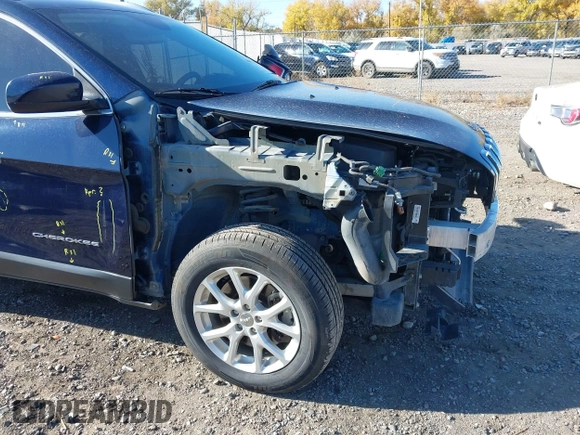2016 Jeep Cherokee Latitude with VIN 1C4PJMCS1GW188728, listed as a IAAI auction lot 40656265 with 91,002 mi miles and . Bid and sale history available at DreamBid. Image 19.