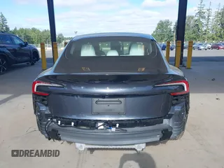 2025 Tesla Model 3 Long Range z VIN 5YJ3E1EA6SF990792, wystawiony jako IAAI lot #42713456 z przebiegiem 1 038 mil mil oraz . Historia ofert i sprzedaży dostępna na DreamBid. Obrazek 17.