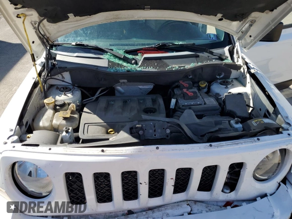 2015 Jeep Patriot Latitude z VIN 1C4NJRFBXFD417188, wystawiony jako Copart lot #54633165 z przebiegiem Nie podano mil oraz Szkoda całkowita • Salvage title. Historia ofert i sprzedaży dostępna na DreamBid. Obrazek 12.
