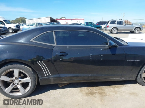 2011 Chevrolet Camaro 1LT z VIN 2G1FB1ED6B9103429, wystawiony jako IAAI lot #41884662 z przebiegiem 135 556 mil mil oraz . Historia ofert i sprzedaży dostępna na DreamBid. Obrazek 13.