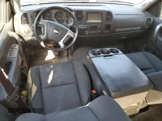 2012 Chevrolet Silverado 3500HD SRW LT z VIN 1GC4K0C82CF172335, wystawiony jako Copart lot #55826035 z przebiegiem Nie podano mil oraz Szkody całkowita. Historia ofert i sprzedaży dostępna na DreamBid. Obrazek 8.