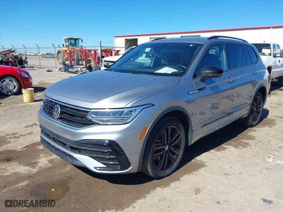2022 Volkswagen Tiguan SE R-Line Black with VIN 3VVCB7AX4NM008121, listed as a IAAI auction lot 41671382 with 71,674 mi miles. Bid and sale history available at carsss.com. Image 17.