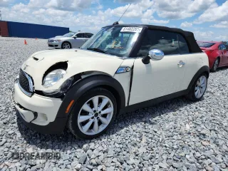 2015 MINI Convertible S z VIN WMWZP3C50F2A91635, wystawiony jako Copart lot #61482285 z przebiegiem 105 437 mil mil oraz Szkoda całkowita • Salvage title. Historia ofert i sprzedaży dostępna na DreamBid. Obrazek 1.