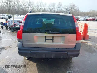 2004 Volvo V70 XC70 with VIN YV1SZ59H441165645, listed as a IAAI auction lot 41889089 with 262,914 mi miles. Bid and sale history available at carsss.com. Image 16.